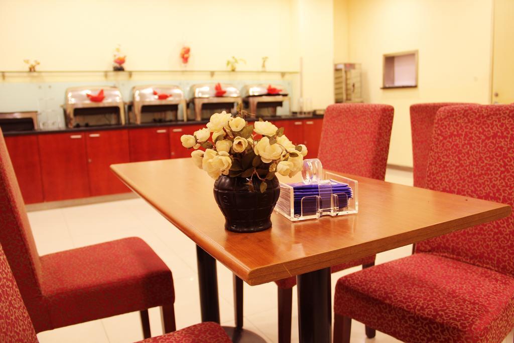 Hanting Express Shanghai Jinqiao Middle Yanggao Road Exterior photo